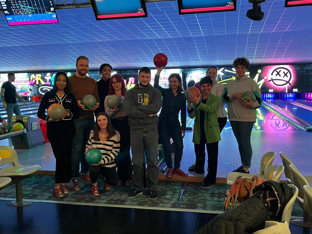 étudiants_et_professeurs_au_bowling_avec_ambassadeurs_apres_examens_blancs